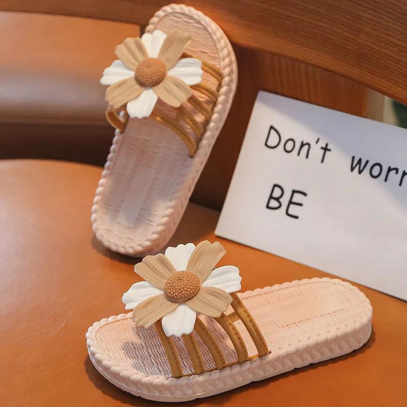 Girl's Summer Slippers Girl's Soft Sole Anti-slip Slippers Indoor Flower Decoration Shower Casual Light Flat Slippers
