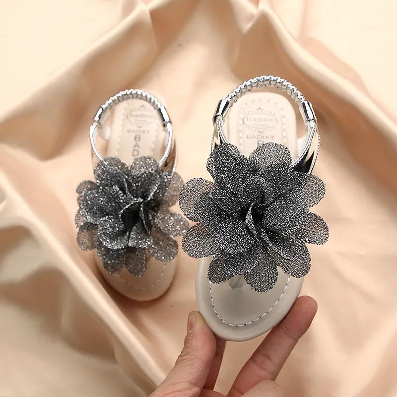 Girl's Summer Sandals Soft Soled Single Cool Shoes Girls' Non Slip Sequins Flowers Decoration Light Princess Shoes