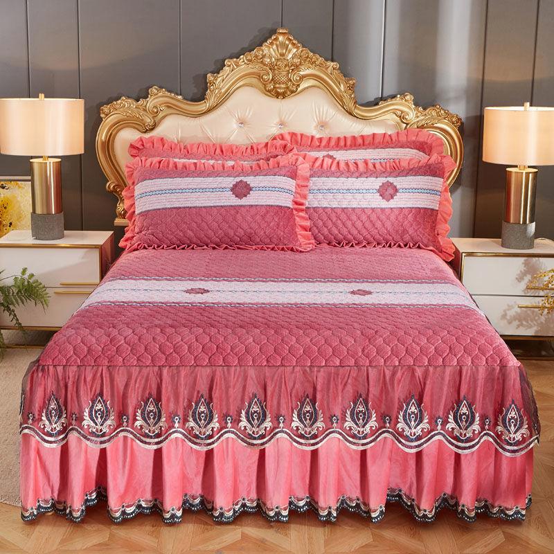 Anti-skid Warm Bedspread Thickened Winter Bedding Skirt High-grade Crystal Velvet Bed Skirt Pillowcases Three-piece Set