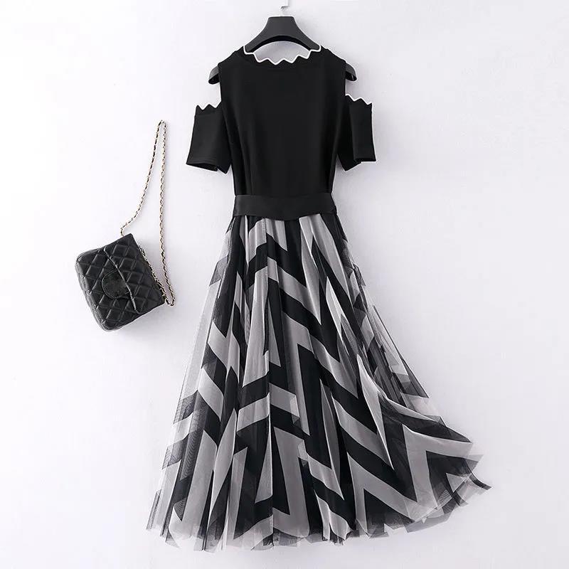 Women's Strapless V-neck Striped Dress Large Skirt Mesh Skirt Temperament Lady Style Long Stitching Dress Can Be Worn with A Belt and Waist Is Slim