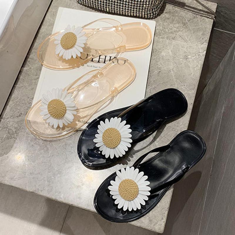 Flip-flops Female Summer Wear Students Korean Version of Small Daisy All-match Ladies Flat-bottom Trend Beach Sandals and Slippers
