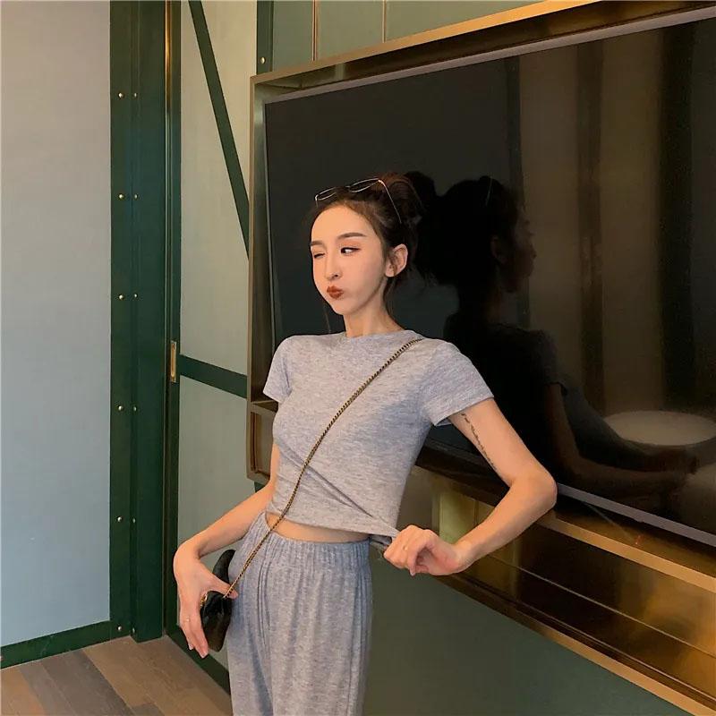 2PCS Women's Short Slim Fit Slim Fit Navel Top + High Waist Wide Leg Pants Two-piece Summer Elastic Waist Split Straight Pants Set