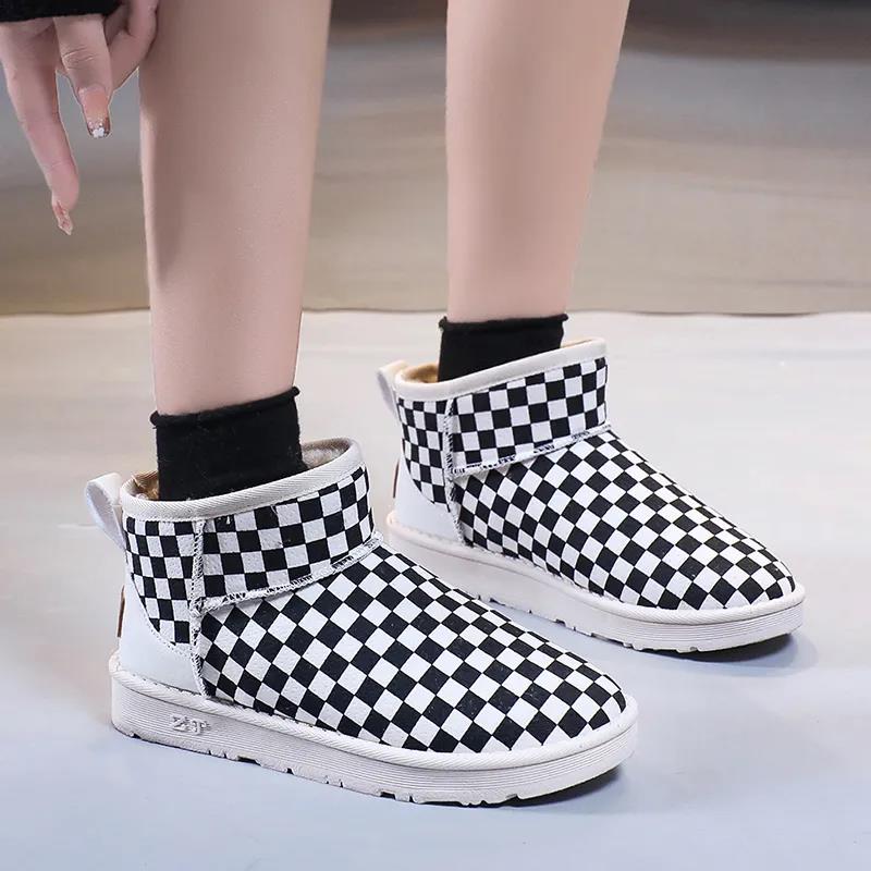 Autumn and Winter Snow Boots Women's Thickened Fleece Waterproof and Non-slip Cotton Shoes
