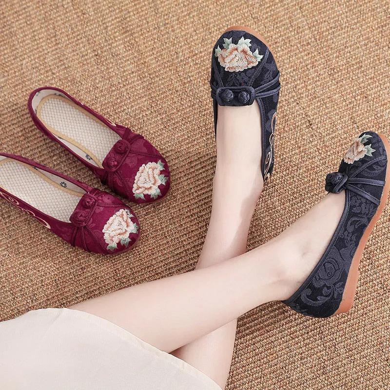Old Beijing Flat Shoes All-match Female Embroidered Shoes Square Dance Shoes Ethnic Style Hanfu Shoes Casual Cloth Shoes