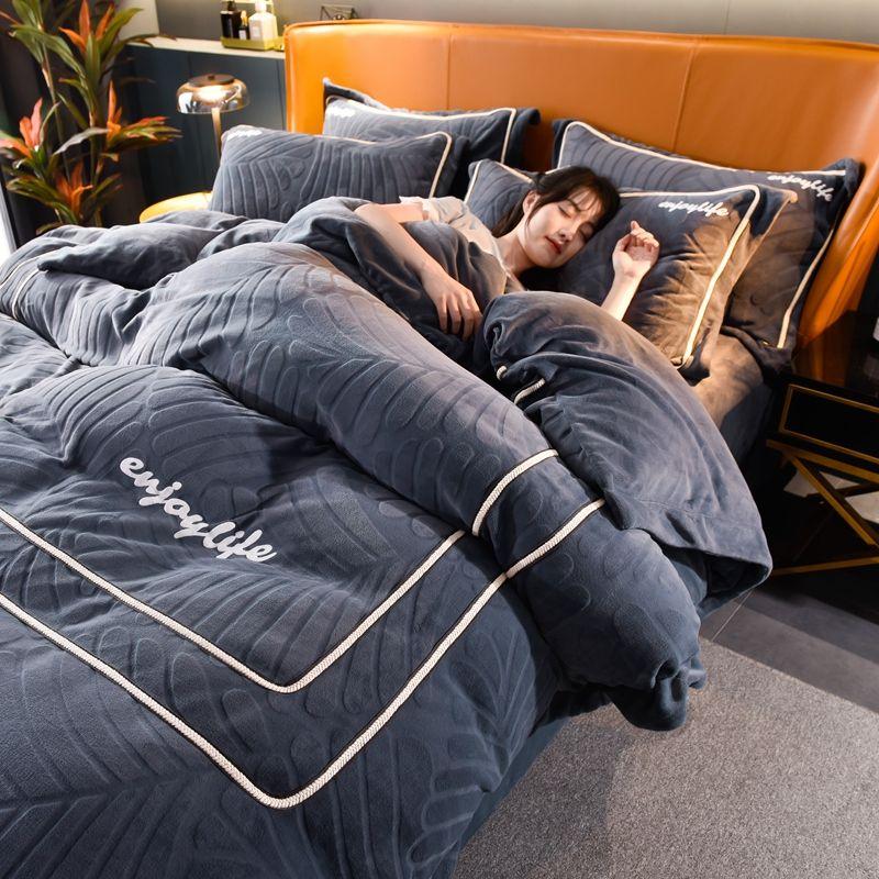4pcs/set Thick and Warm Quilt Cover Autumn and Winter Flannel Sheets Soft and Comfortable Bedding