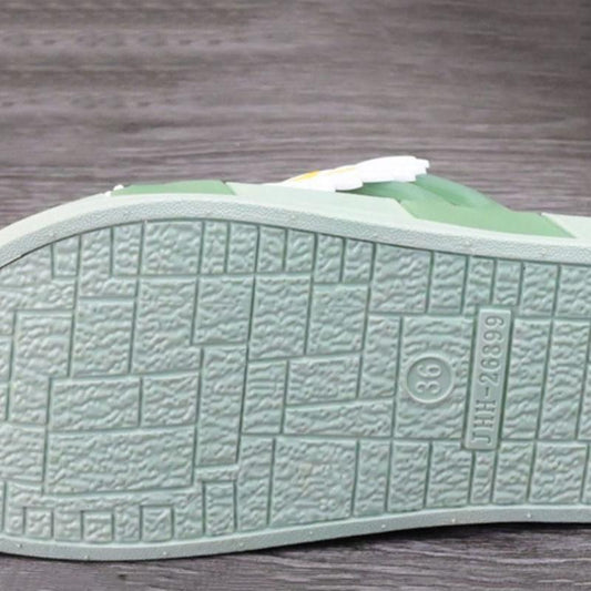 Thick-soled Summer Daisy Sandals and Slippers for Women's Indoor Non-slip Platform Sandals Comfortable and Convenient