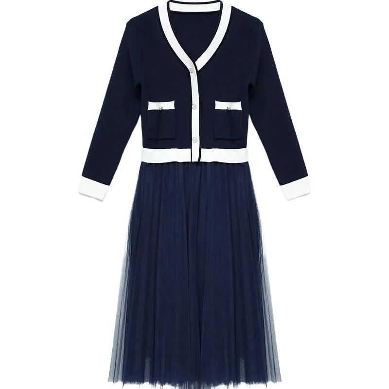 The Skirt Is Feminine and Thin Black Fake Two-piece Mesh Stitching Knitted Dress V-neck Long-sleeved Mesh Skirt Waist and Thin