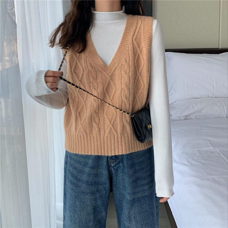 Spring and Autumn Thin Sleeveless Sweater Twist V-neck Knitted Vest Girls Wear Short Loose Waistcoat