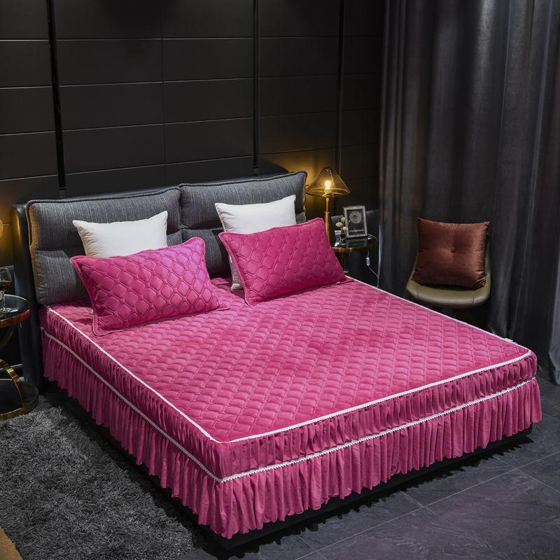 3pcs/set Wintercrystal Velvet Bed Skirt Three-piece Bed Cover Protective Cover Non-slip Quilted Bed Skirt Bed Cover and Pillowcase Three-piece Set