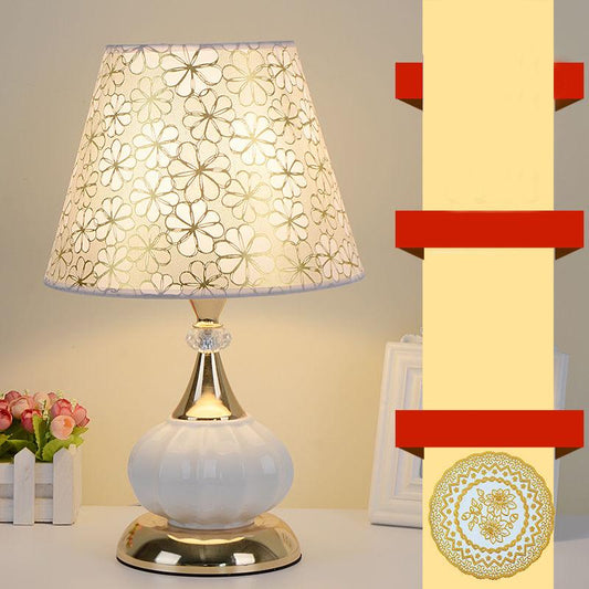 European Modern Table Lamp Bedroom Bedside Lamp Ceramic Cloth Decorative Table Lamp Home Deco Light
