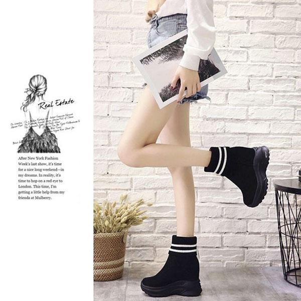 Thick-soled Ankle Boots Inner Heightening Suede Casual Snow Boot Plus Velvet Inner Martin Boots Women Soft Sole  Winter Footwear