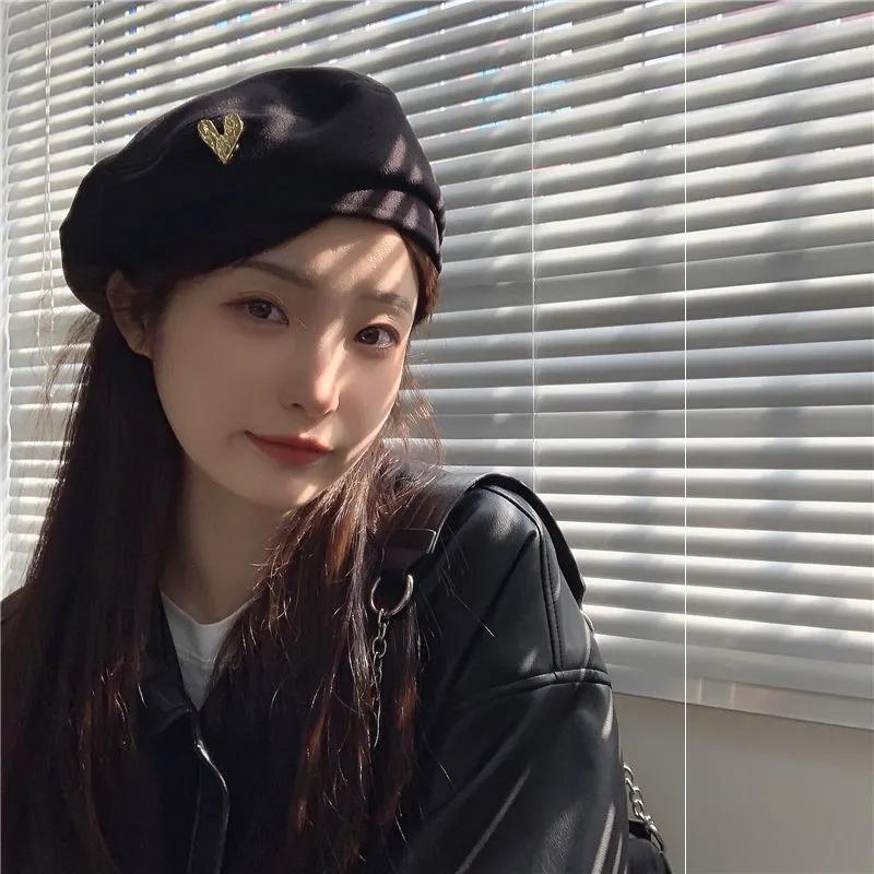 Ladies Beret Hat Vintage Woolen Retro Metal Heart Painter Hat Solid Sweet Cute All-match Beret Cap High Quality Beanies Cap