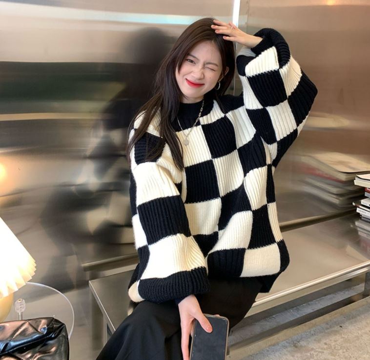 Women's Fashion Plaid Round Neck Pullover Sweater Retro Lazy Wind Mid Length Long Sleeve Knit Large Size