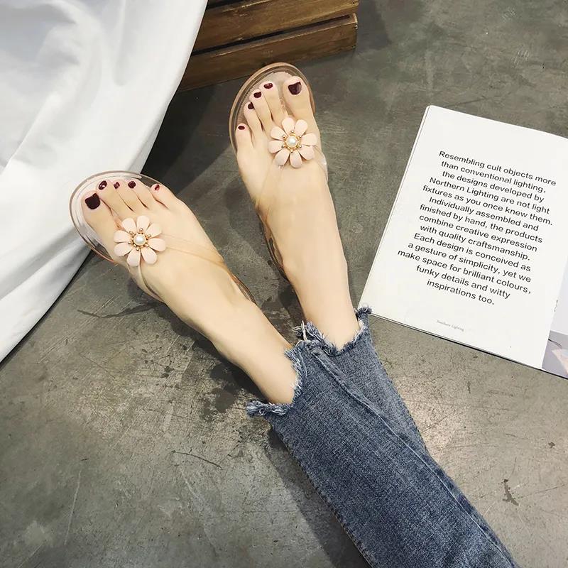 Fashion Crystal Flip Flops Female Summer Korean Version Wear Non-slip Flat Bottom Female Students Summer Beach Shoes Ladies Sandals and Slippers