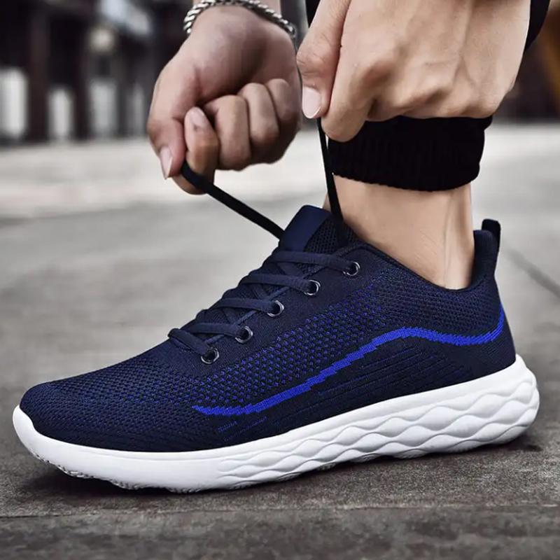 Men's Breathable Sports Shoes Versatile Casual Running Shoes Mesh Flyknit Men's Shoes