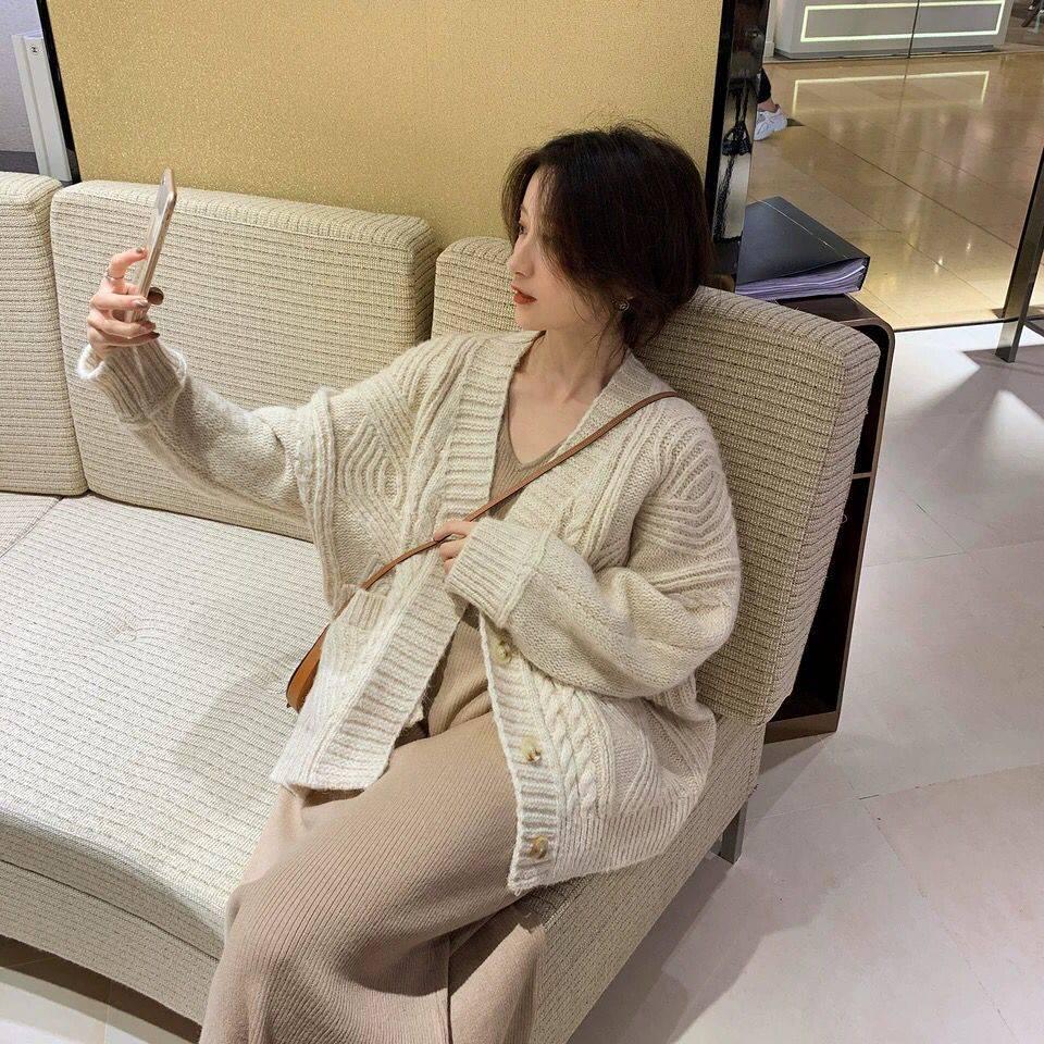 Autumn and winter new women's raglan sleeves classic twist sweater knit cardigan coat