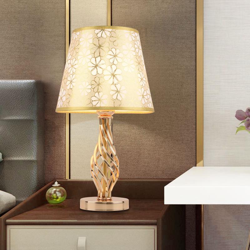 LED Bedroom Table Lamp dimmable Bedside Lamp Modern Living Room Table Light for Bedroom study