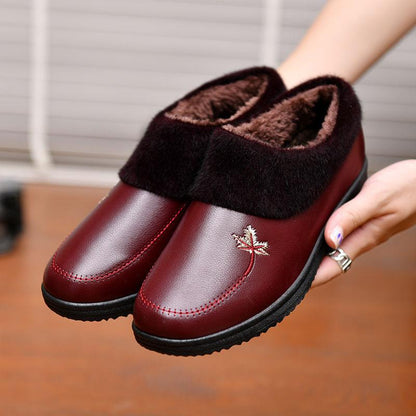 Winter Cotton Shoes and Snow Boots Women Flat Bottom and Velvet Warm Leather Shoes Winter Shoes Soft Bottom Non-slip