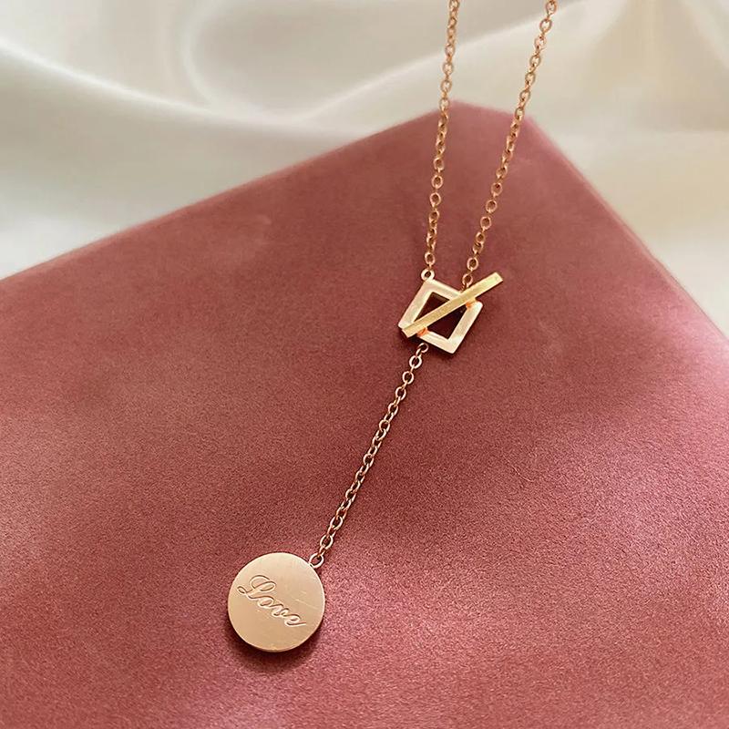 Round Card Buckle Chain Necklace Feminine Clavicle Chain Tide Sweater Chain Necklace for Girlfriend Round Pendant Necklace Exquisite Jewelry