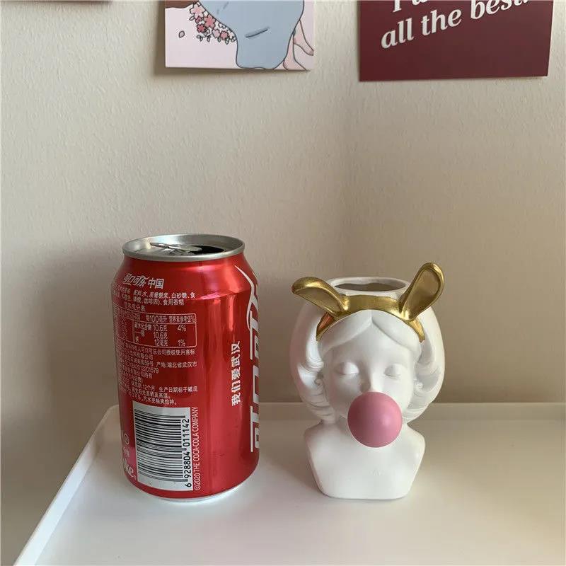 Ins Blowing Bubble Girl Pen Holder Student Girl Heart Desktop Sculpture Makeup Brush Storage Bucket Vase Ornament Decoration