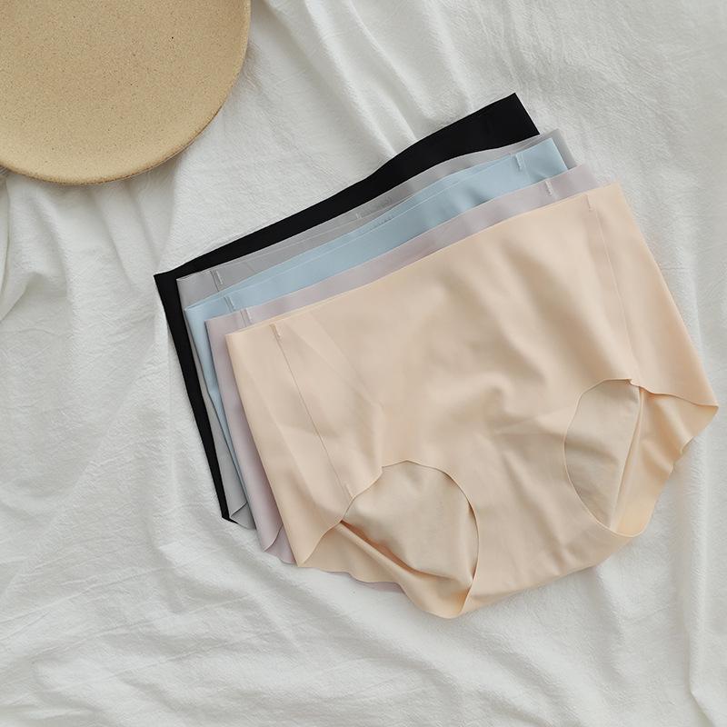 No Butt Peach Love Buttocks Seamless Ice Silk Ladies Underwear Mid-waist Briefs Summer Breathable Silk Crotch