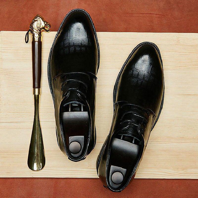 Black Men's Breathable Leather Shoes Korean Version of The Increase In The Young British Pointed Business Suits Men's Leather Shoes