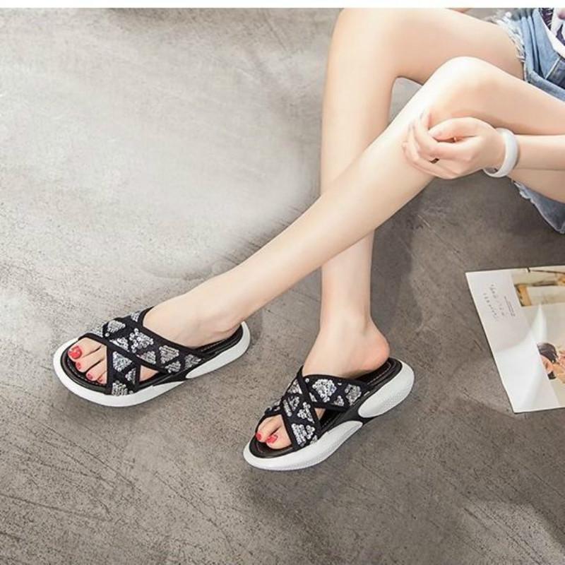 Slippers female summer wear soft bottom non-slip Korean fashion ins seaside vacation ladies sandals