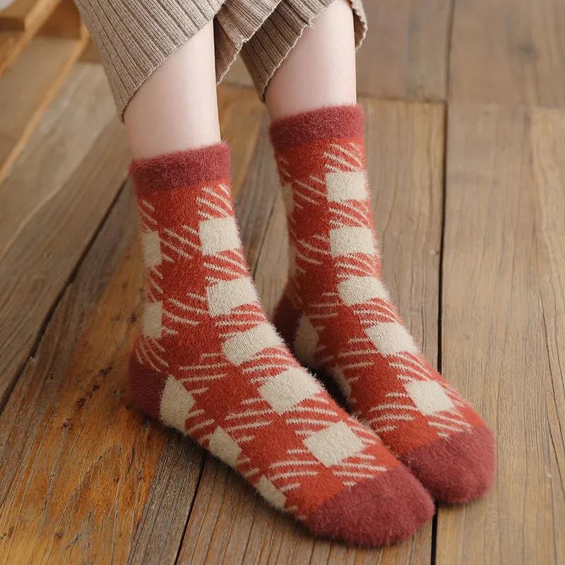 Three Pairs of Mink Fleece Socks Autumn and Winter Plus Fleece Thick Warm Floor Socks Women's Coral Fleece Home Sleep Socks