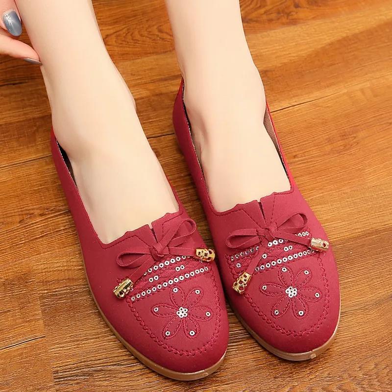 Women's Shoes Spring and Autumn Beef Tendon Bottom Embroidered Shoes Flat Non-slip Middle-aged and Elderly Shoes
