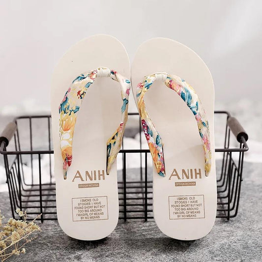 Thick-soled Flip-flops Women's Summer Non-slip Wedge Heel Clip-on Beach Shoes Women's Sandals and Slippers Fashion and Light