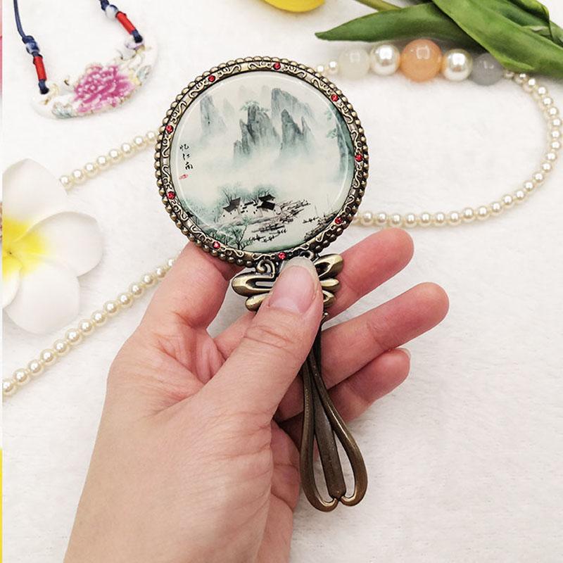 HD Retro Makeup Mirror Portable Hand-held Small Mirror Women Exquisite Mirror with Handle Metal Round Classical Style