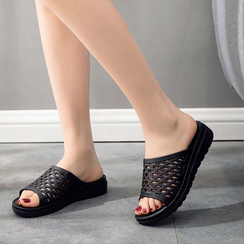 Sandals and Slippers Ladies Summer Fashion Wear All-match Thick-soled Middle-aged and Elderly Flat-bottom Non-slip Home Mother Shoes
