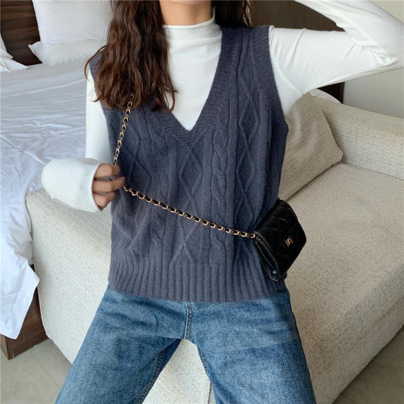 Spring and Autumn Thin Sleeveless Sweater Twist V-neck Knitted Vest Girls Wear Short Loose Waistcoat