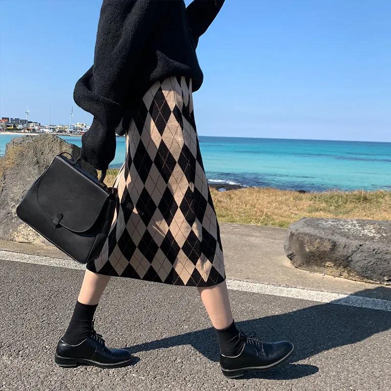 Retro Aging Knit Skirt Female Autumn and Winter Korean High Waist Temperament Lattice Long Paragraph A Word Knee Skirt