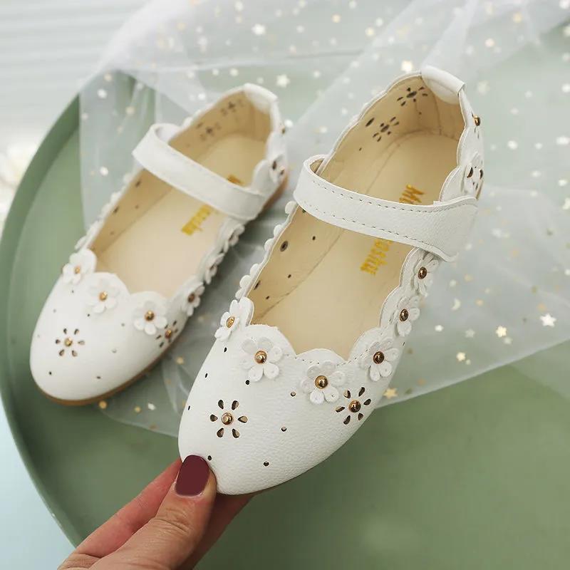Girls Sandals Girls Spring Summer Soft Sole Low Heel Casual Sandals Solid Color Anti-slip Beads and Flowers Decoration Princess Sandals