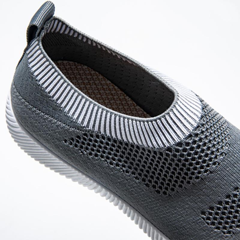 Ladies Sports Wind Flying Knit Slip-on Shoes Summer Comfortable and Breathable Sneakers