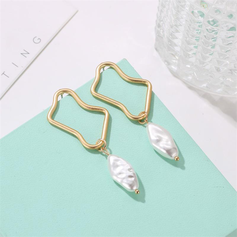 Wild Geometric Pearl Stud Earrings Beautiful Simple Irregular Ladies Earrings