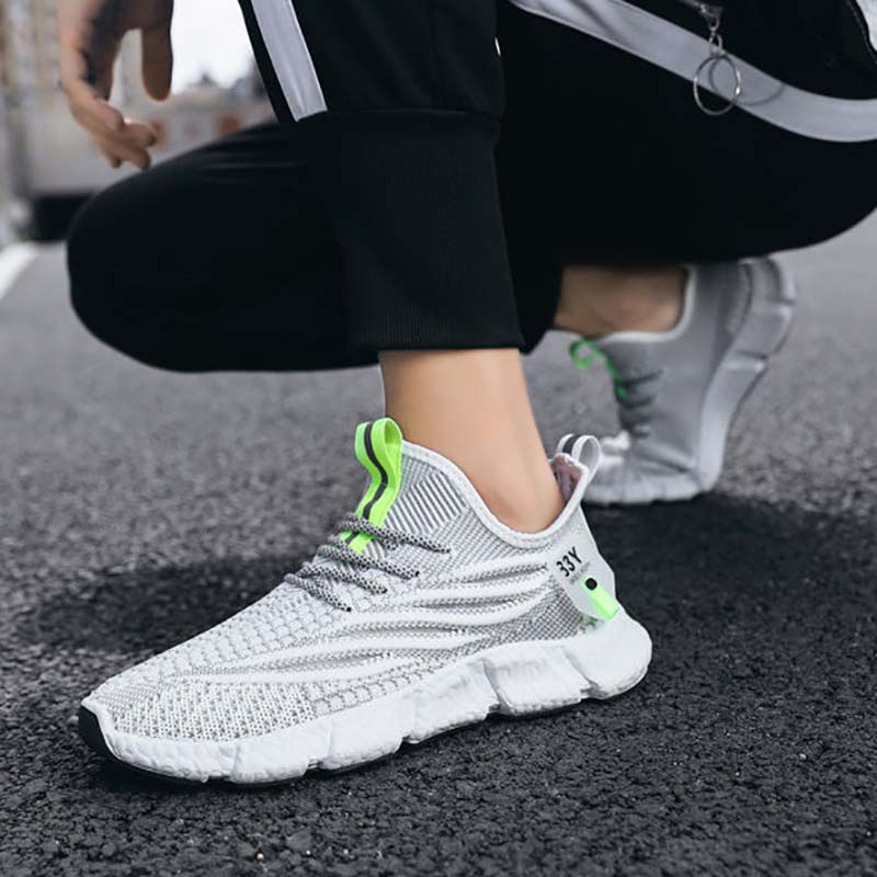 Comfortable and Breathable Men's Sports Shoes Summer Trend Casual Shoes Running Shoes Mesh Flying Shoes