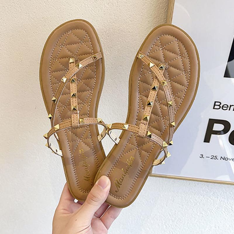 Fairy Style Flip Flops Rivet Sandals and Slippers for Women's Outer Wear New Year and Summer New Flat-bottomed Non-slip Beach Slippers