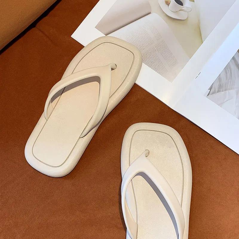 Flat-bottomed Non-slip Sandals and Slippers Women's Summer Outer Wear Flip-flops Simple Style Clip-on Beach Shoes Women