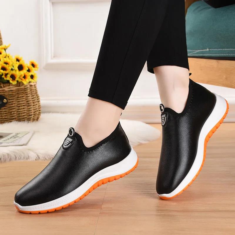Winter Cotton Shoes Women's Plus Velvet Waterproof Women's Leather Cotton Warm Cotton Boots Soft Sole Pedal Leather Cotton Shoes