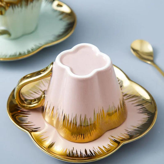 European-style Ceramic Coffee Cup Tracing Gold Cup and Saucer Set, Light Luxury British Flower Tea Cup, High-end Couple Gift Cup and Saucer