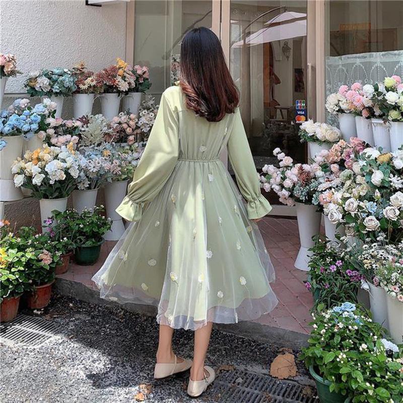 Sen-line Mesh Stitching Dress with Waist Gentle Wind Long-sleeved First Love Dress Gentle and Lovely Temperament Elegant Lace Embroidery