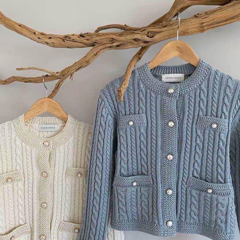 Women's Short Knitted Cardigan Autumn Winter Solid Color Sweater Coat Women's Pearl Button Twist Knit Top Cardigan Sweaters with Pockets