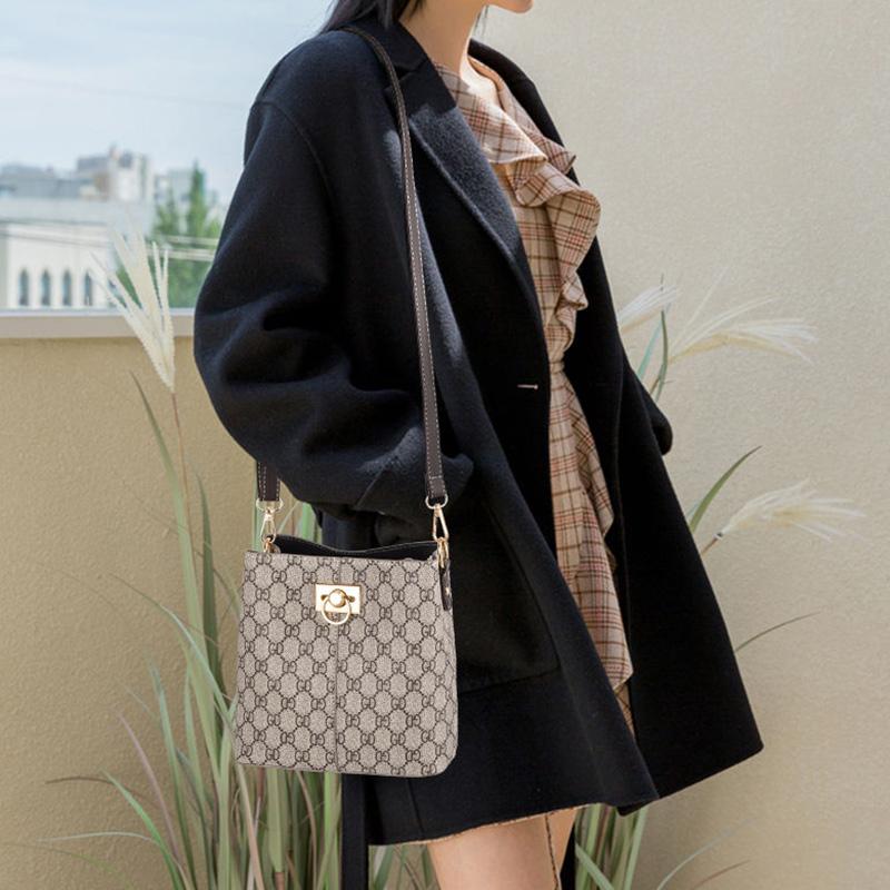 Fashion Spring Small Bag Female Bag Trend Korean Version of The Wild One-shoulder Messenger Bag Fashion Bucket Bag