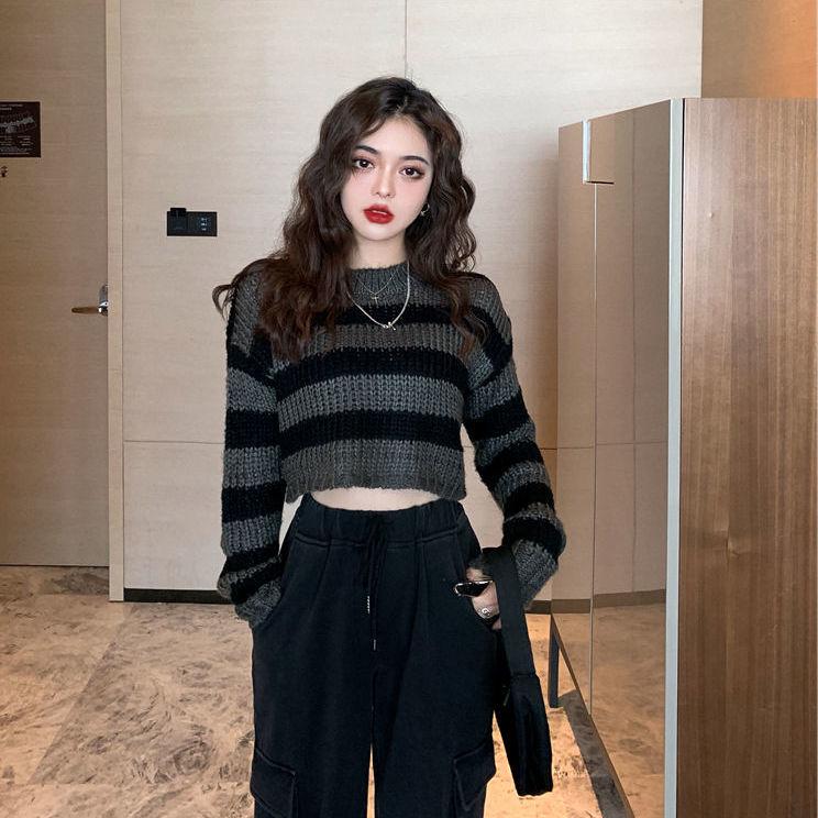 Autumn and Winter Loose Lazy Knit Sweater Women Pullover Round Neck Striped Student Short Sweater Women