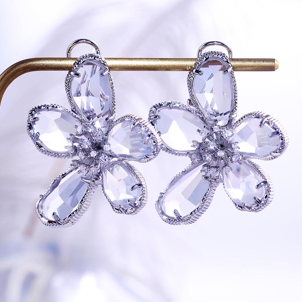 Trendy Big Flower Shaped Crystal Stud Earrings Luxury Zircon Stud Earrings for Women Party Jewelry