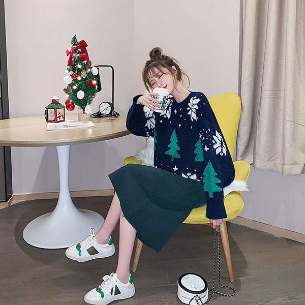 Women's Christmas Sweater Loose Snowflake Print Pullover Sweater Top Thick Warm Knitwear Outer Wear