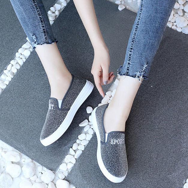 Women Summer Light Shoes Female Breathable Cloth Flat Shoes Non Slip Soft Sole Versatile Antiskid Casual Shoes
