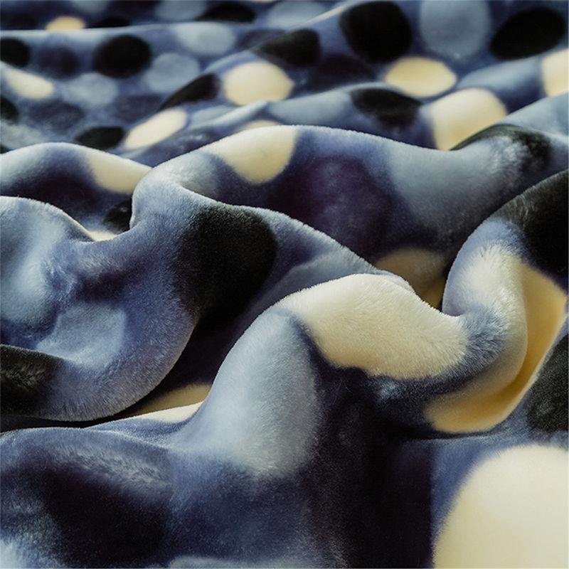 Coral Fleece Blankets for Beds Autumn and Winter Blankets Thick Breathable Warmth Double Blankets Household Items Square Simple Blankets